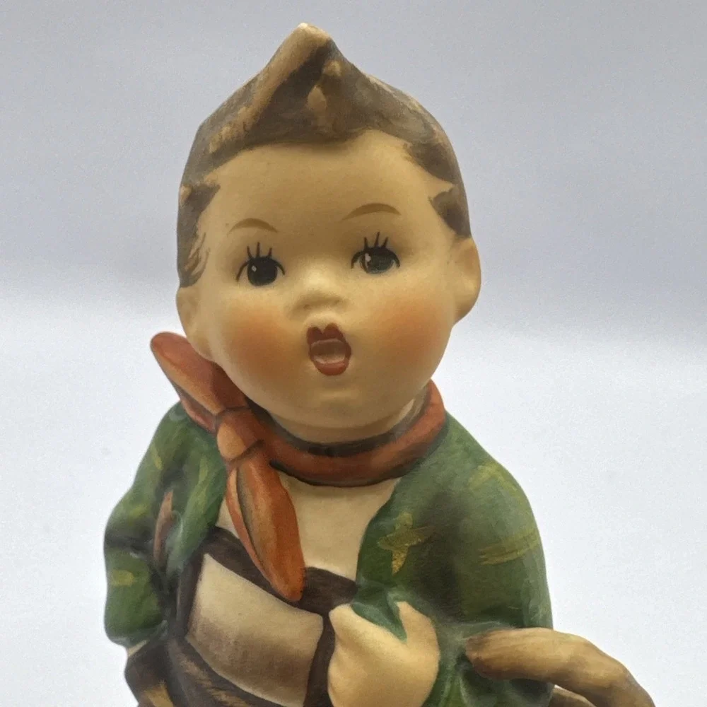 M I HUMMEL GOEBEL 512/0 VILLAGE‎  BOY FIGURINE 5